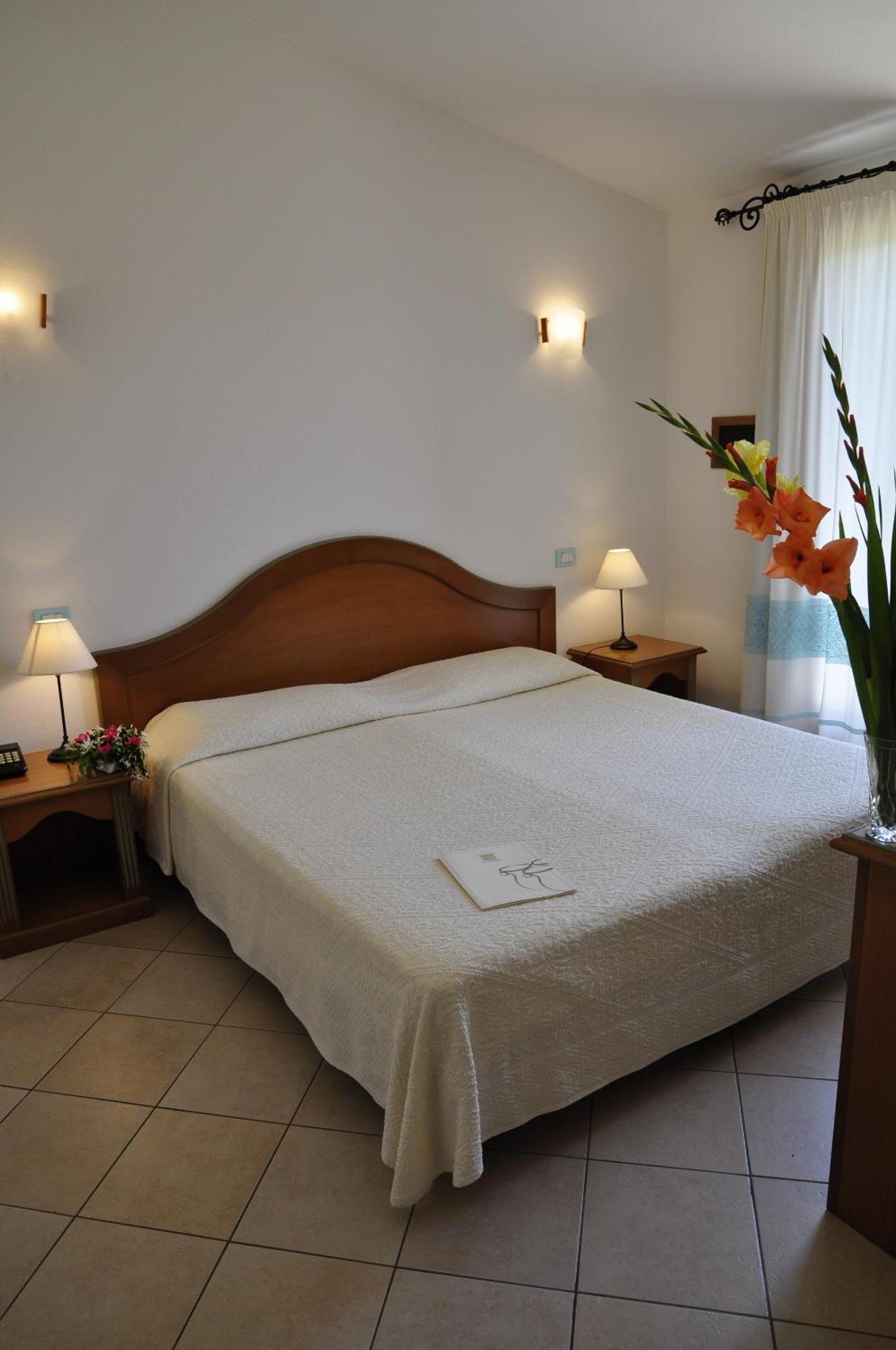 Le Anfore Hotel Villasimius Exteriör bild