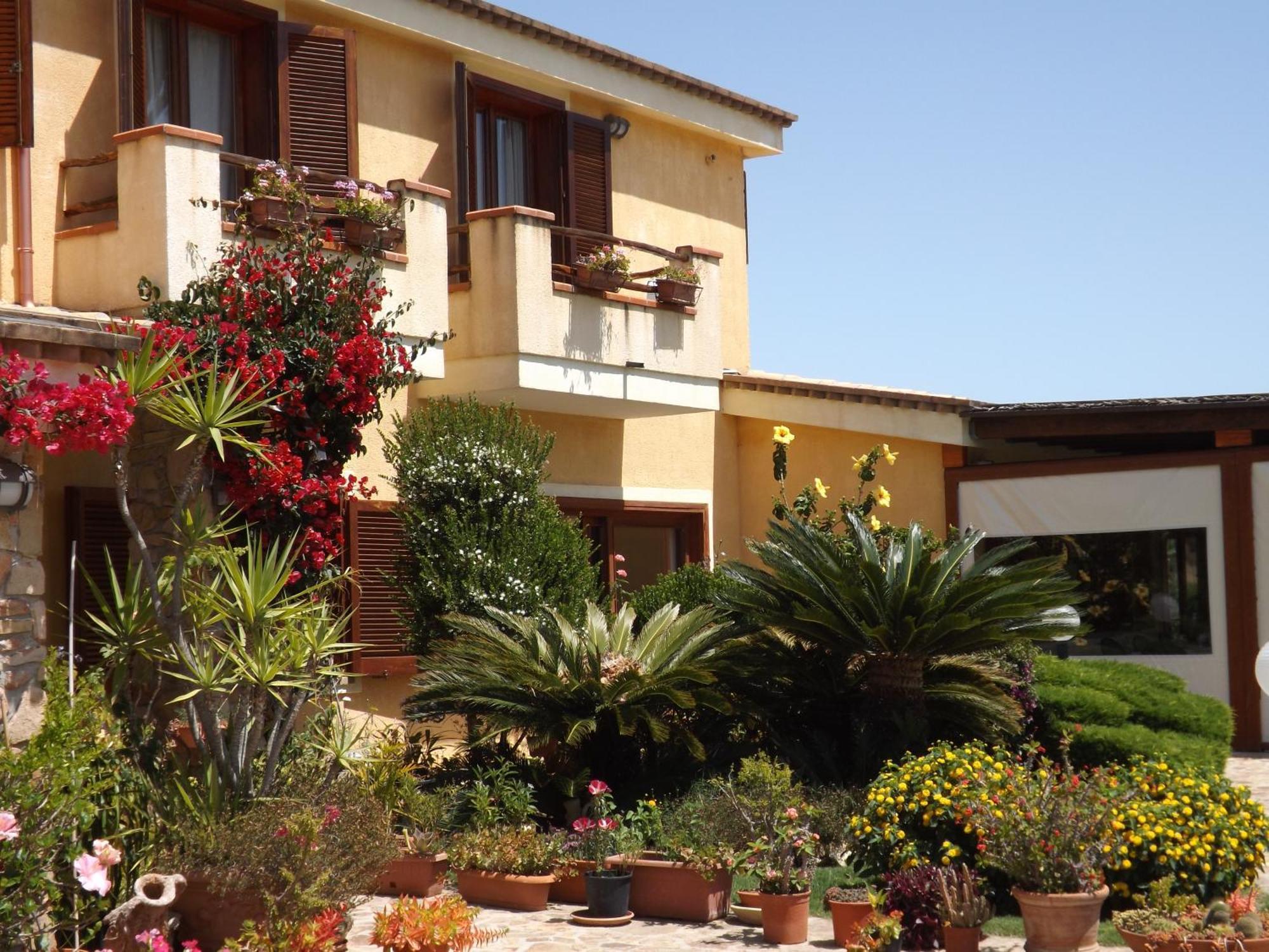Le Anfore Hotel Villasimius Exteriör bild