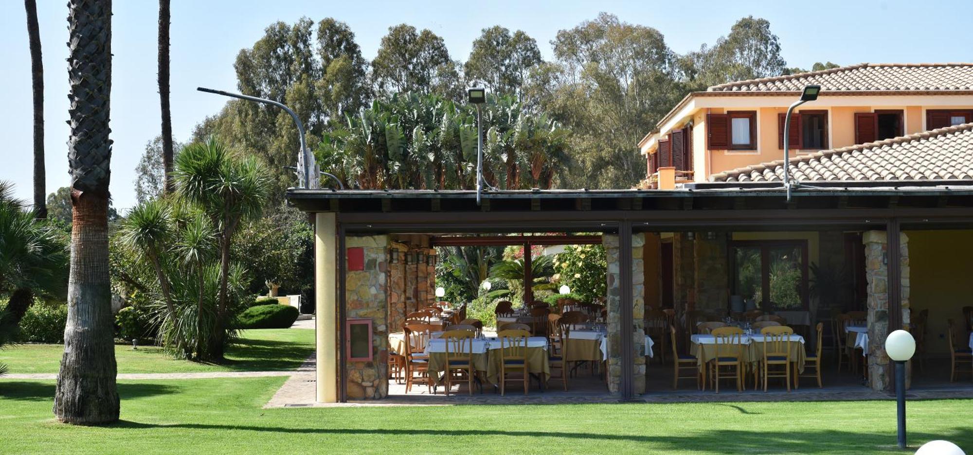 Le Anfore Hotel Villasimius Exteriör bild
