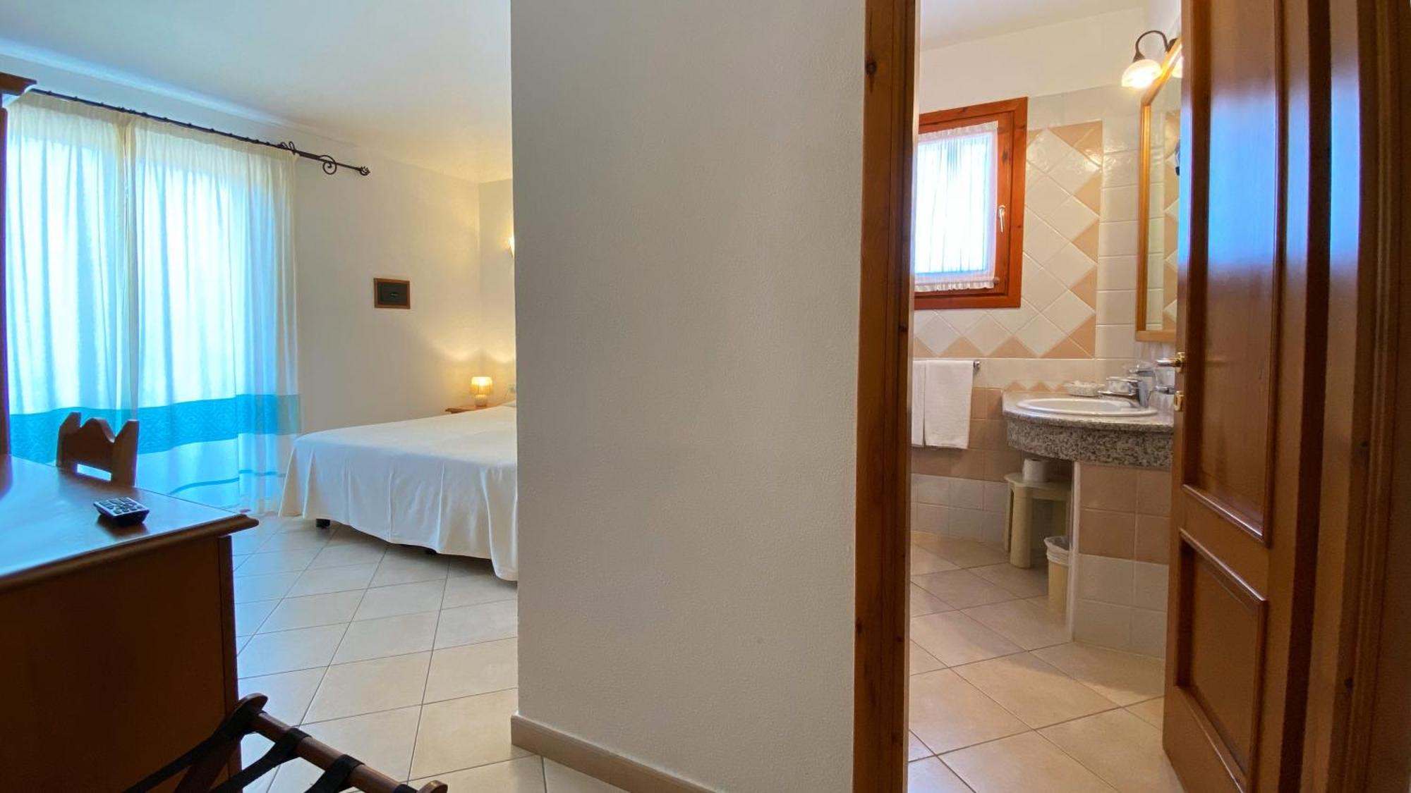Le Anfore Hotel Villasimius Exteriör bild
