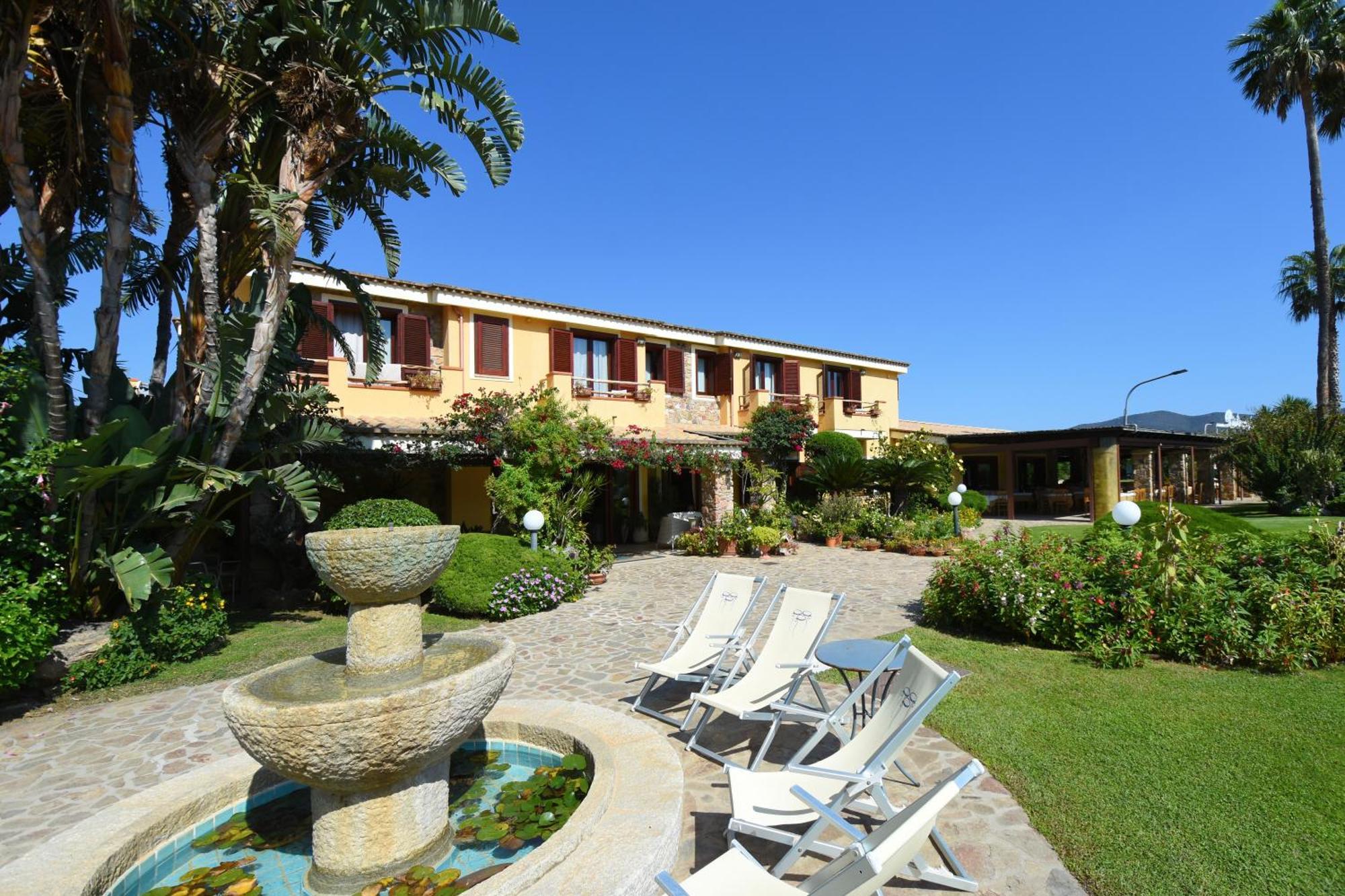 Le Anfore Hotel Villasimius Exteriör bild