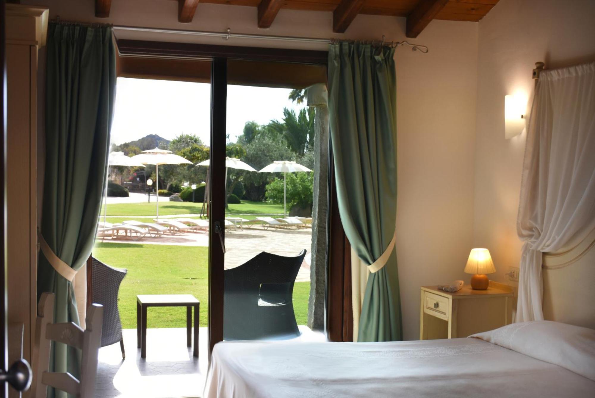 Le Anfore Hotel Villasimius Exteriör bild