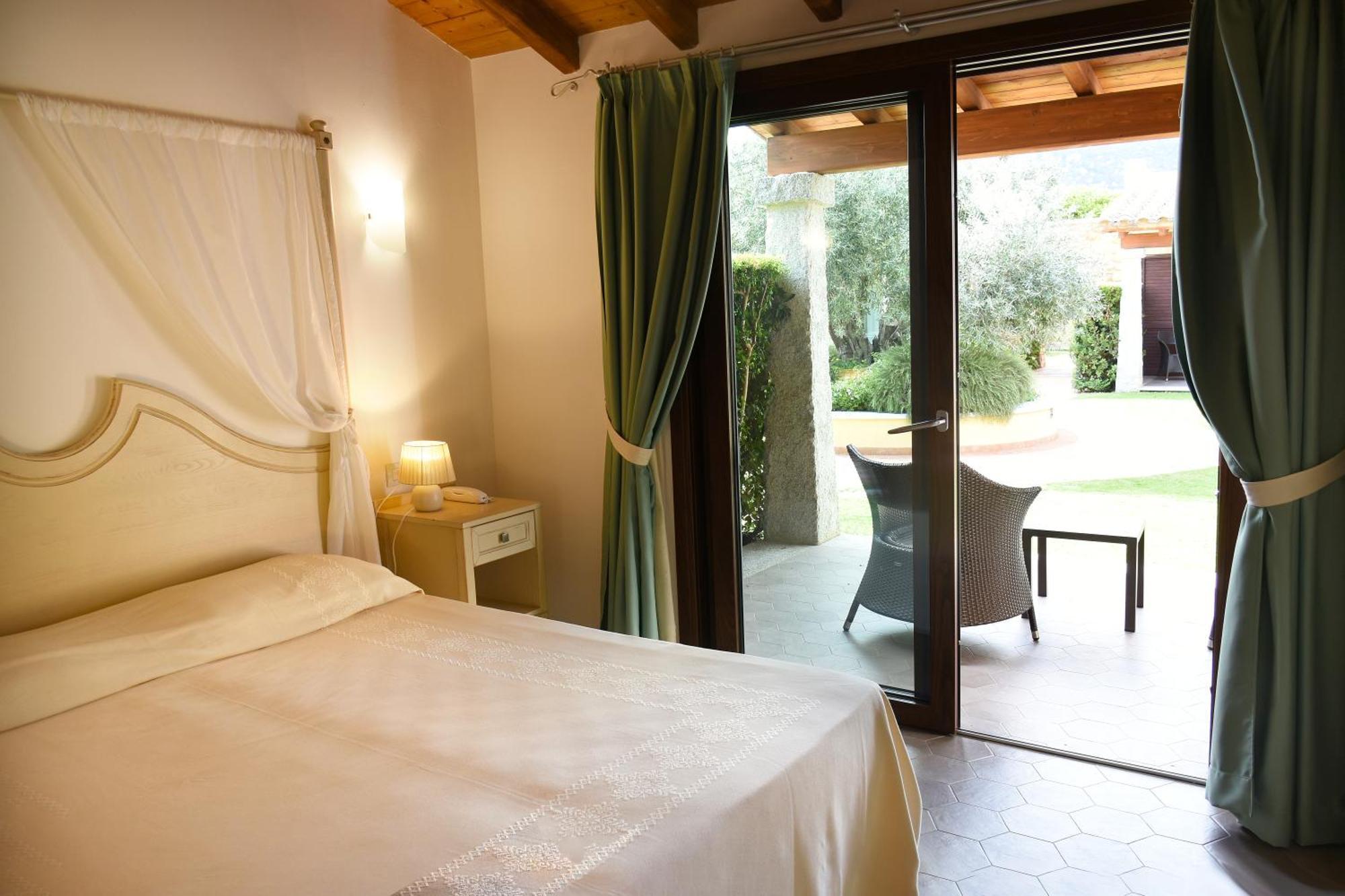 Le Anfore Hotel Villasimius Exteriör bild