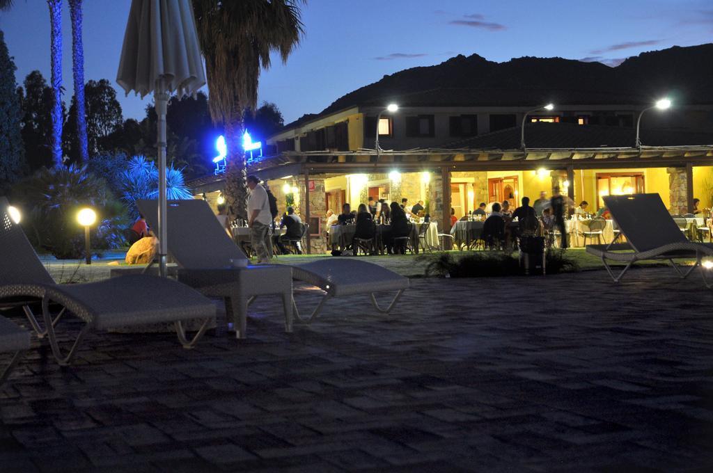 Le Anfore Hotel Villasimius Exteriör bild