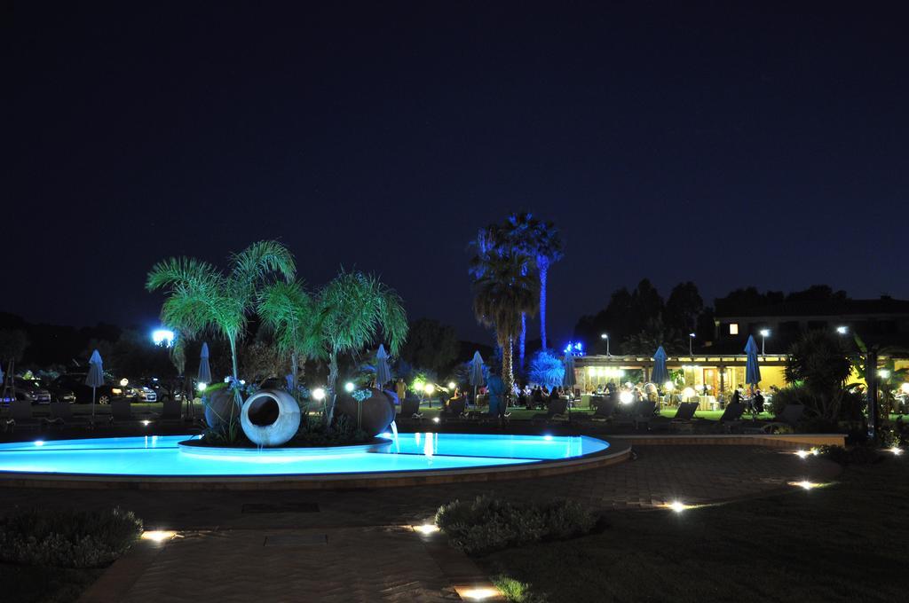 Le Anfore Hotel Villasimius Exteriör bild