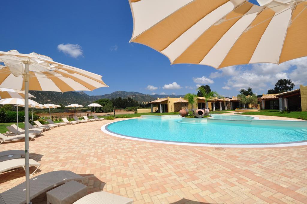 Le Anfore Hotel Villasimius Exteriör bild