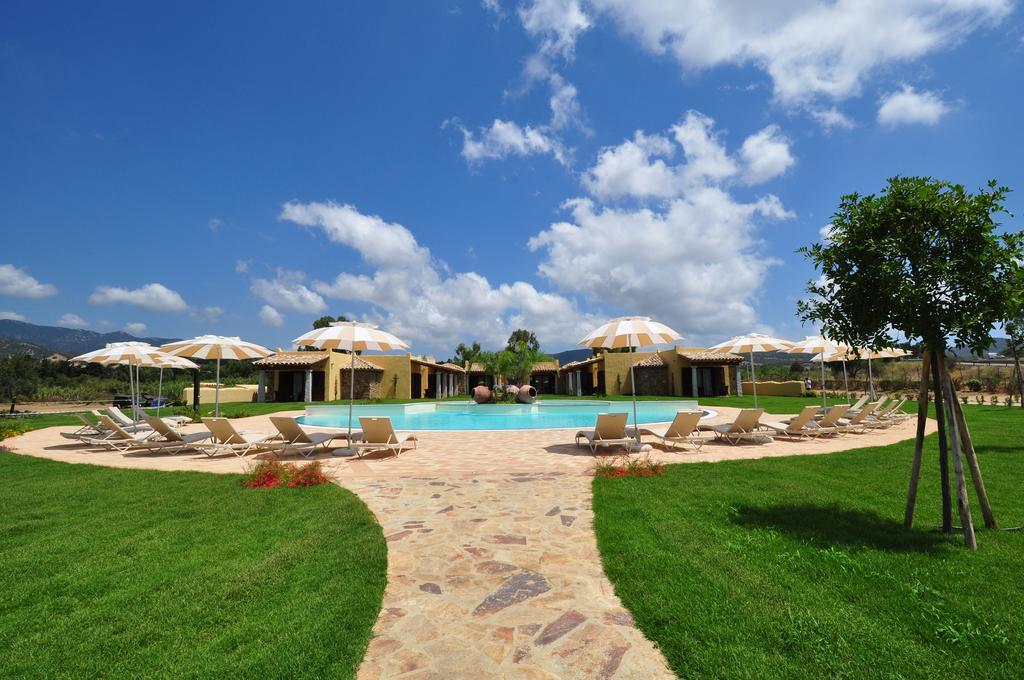 Le Anfore Hotel Villasimius Exteriör bild