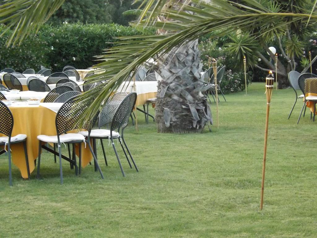 Le Anfore Hotel Villasimius Exteriör bild