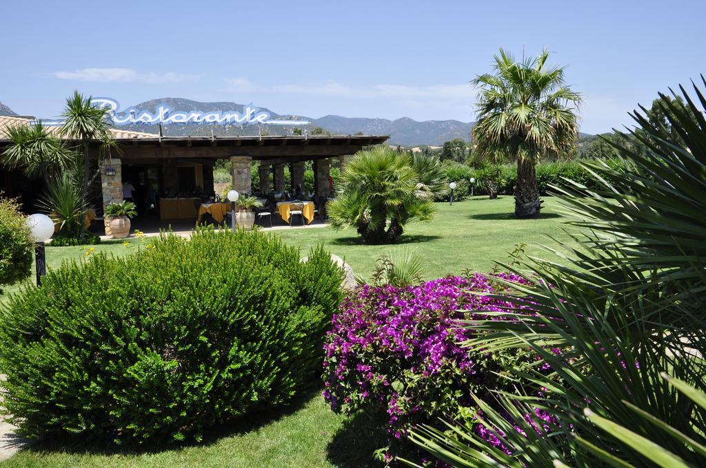 Le Anfore Hotel Villasimius Exteriör bild