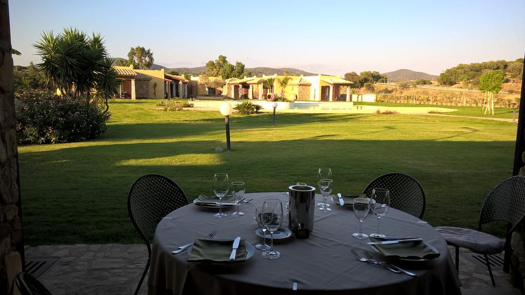 Le Anfore Hotel Villasimius Exteriör bild