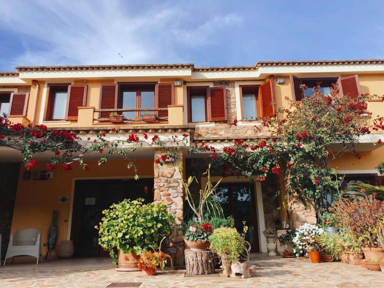Le Anfore Hotel Villasimius Exteriör bild